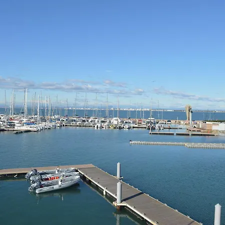 Cosy 6 Pers Avec Parking, Proche Et Commerces - Du Roi - Fr-1-250-105 *